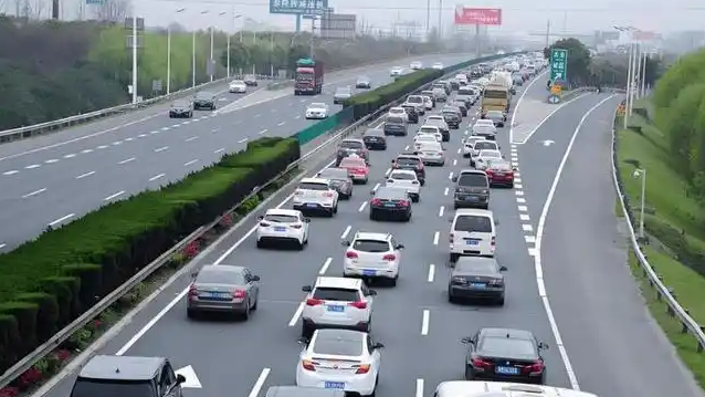  高速免费通行车主瞬间省下400多元