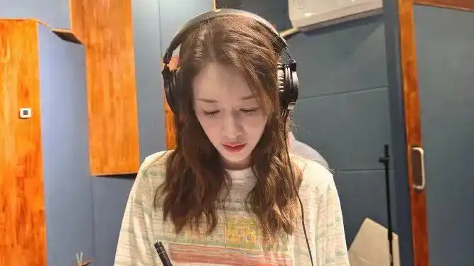 李小冉疑发文回应退出《浪姐》