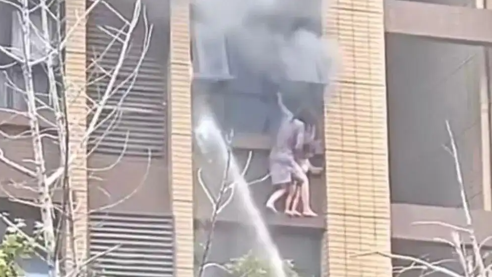 连云港火灾母女坠楼小区居民发声
