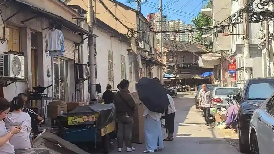 小苹果阿姨：要吃饭随时来 别送东西