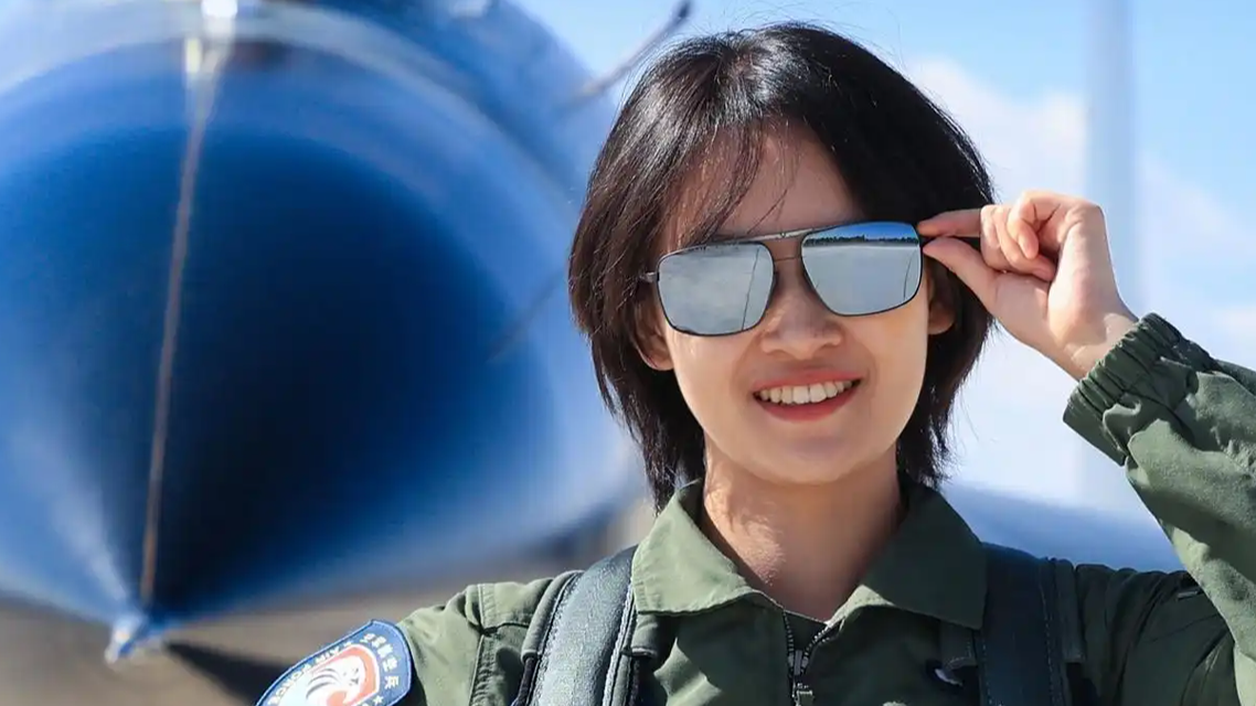  空军招女飞行学员 可获清北双学籍
