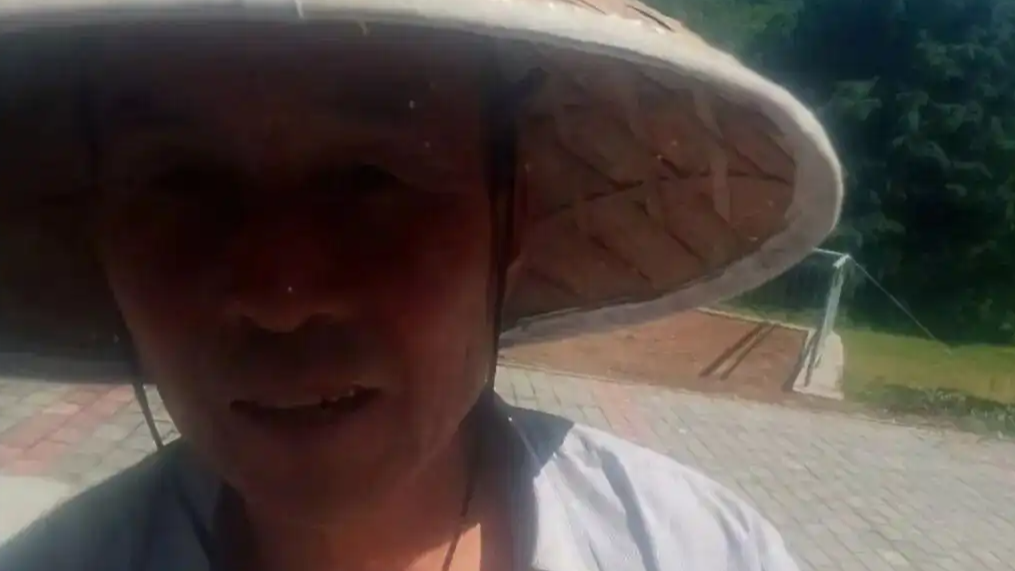  快递送达照拍到爸爸 千里外女儿落泪