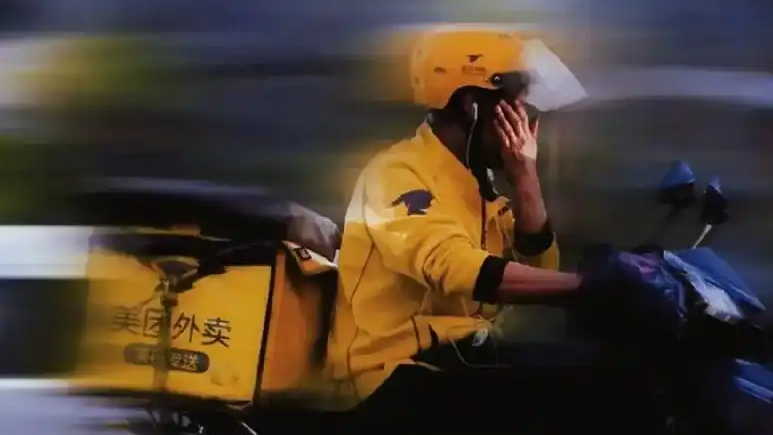 女子火车“霸座”拒不离开被拘