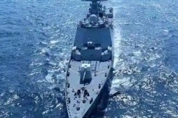   歼-16南海上空“训转战”画面公开 缩略图
