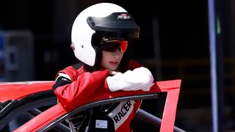 金晨被曝肇事逃逸 一味回避不是办法