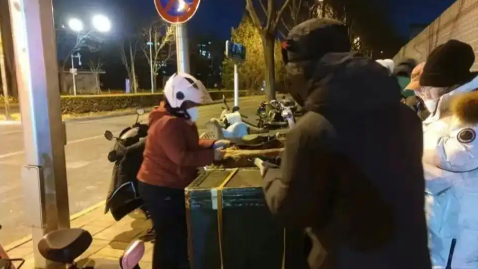  “鹅腿阿姨”塌房