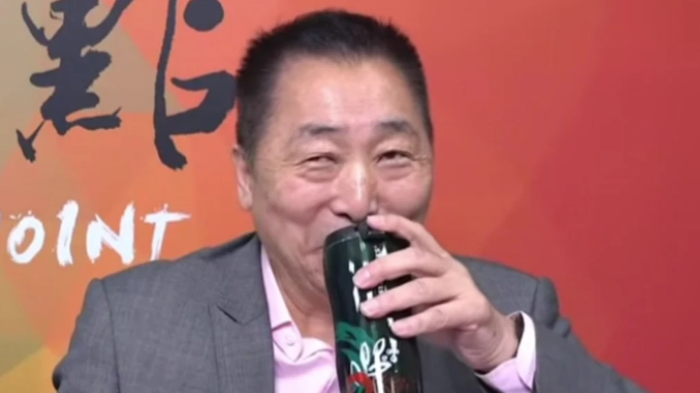 柯文哲夫人在高铁上帮忙救治儿童