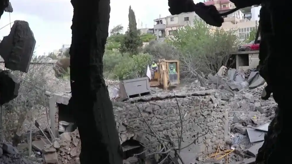 她在战争中出生 也在战争中死去