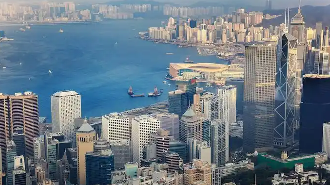内地买家挤爆香港楼市