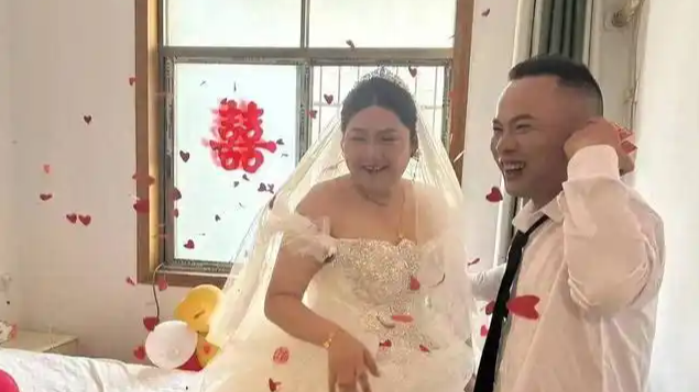  新人办三无婚礼：无彩礼无司仪无伴娘
