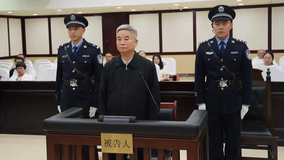 佩通坦生日出席调查听证会