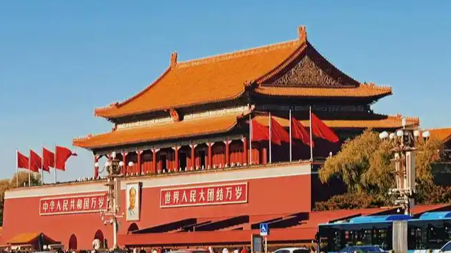 山东一动物园老虎翻围栏打“同事”