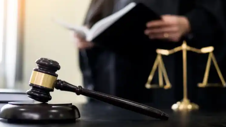 撞见前任和闺蜜共处女子坠楼致瘫