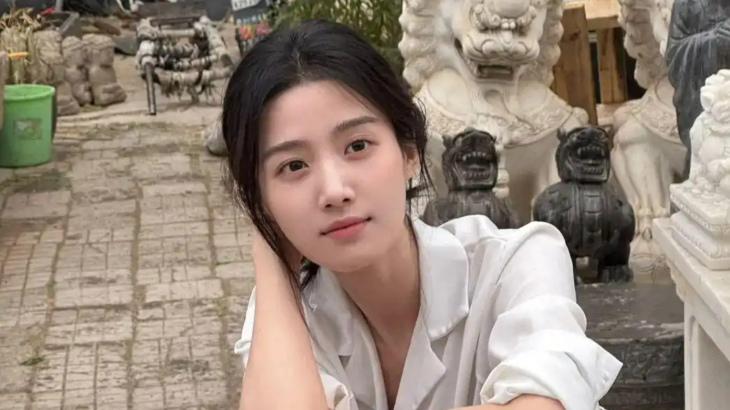  卢昱晓被曝片场不敬业 工作室否认