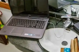 男子循环播放鬼故事报复邻居