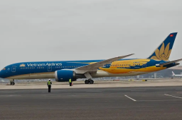   苏林抵达北京与中方握手20秒 缩略图