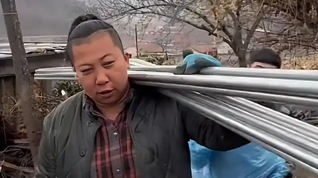 梁靖崑公园陪儿子练球