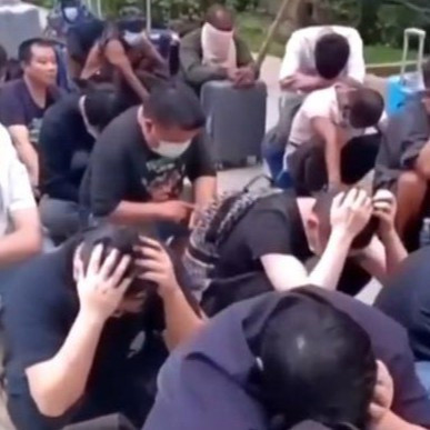 缅军再清剿KK园区 嫌犯抱头蹲街边