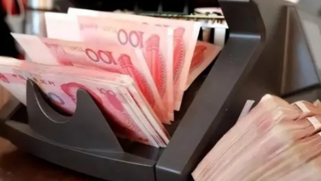  上海一女子200多元买刮刮乐中100万