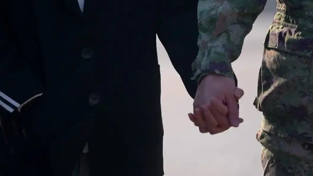 假“歼-16飞行员”同时与百余人暧昧