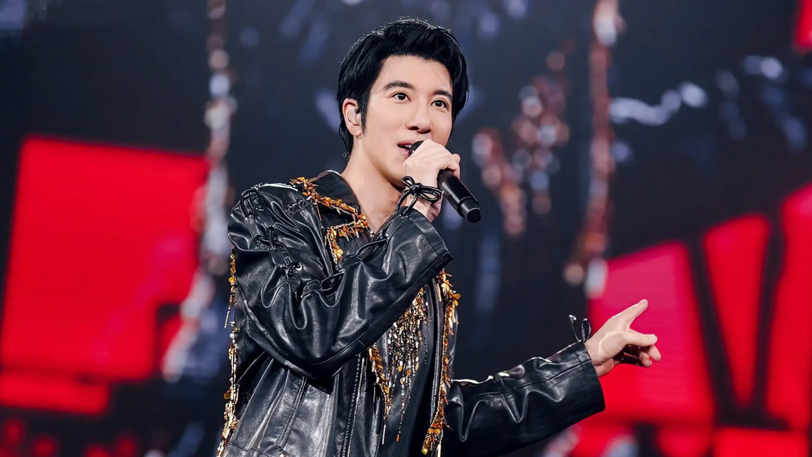 王力宏演唱会差点掉下舞台