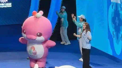 “大湾鸡”又热场整活了