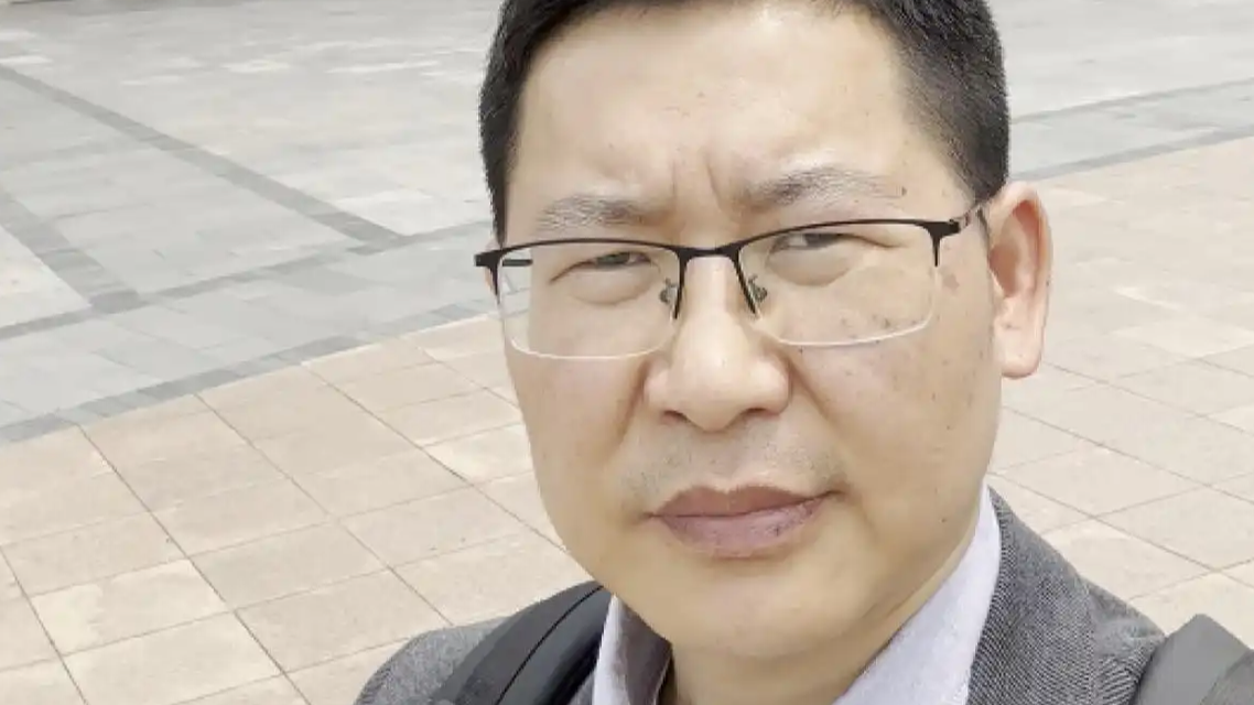 “211毕业当保安”博主找到新工作