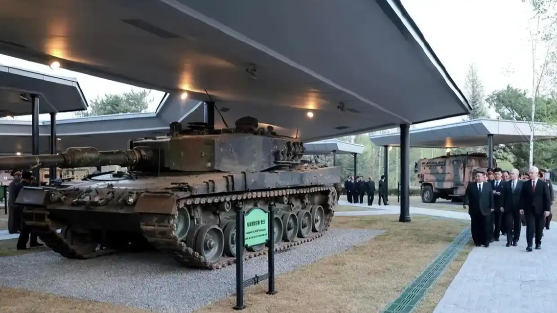  朝鲜展示俄乌战场缴获武器 含美坦克