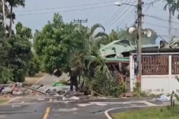   王毅分别同柬埔寨、泰国外长通电话 缩略图