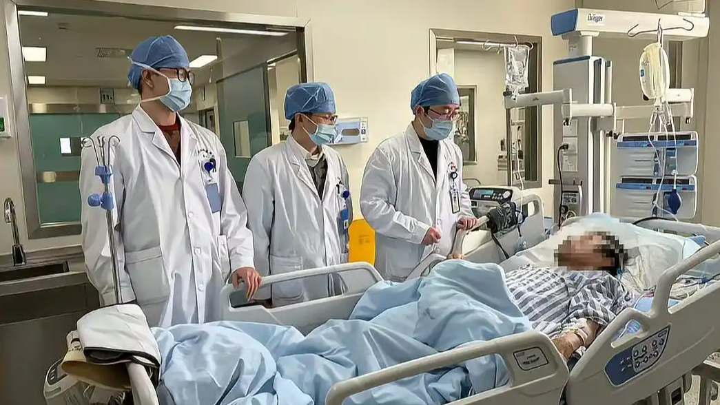 12岁孙子蹦跳几脚，老人动脉破裂命悬一线