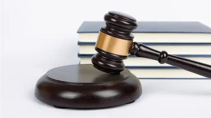 女子請假陪女兒高考被開除