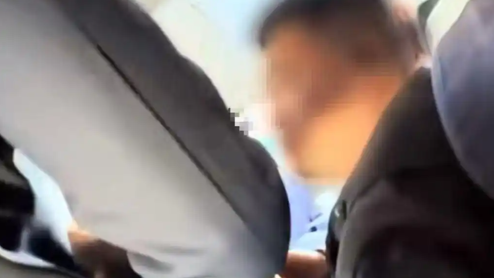  川航航班上有乘客在厕所吸烟