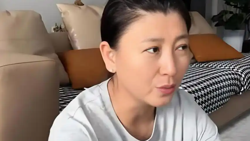 闫学晶多个平台账号被禁止关注