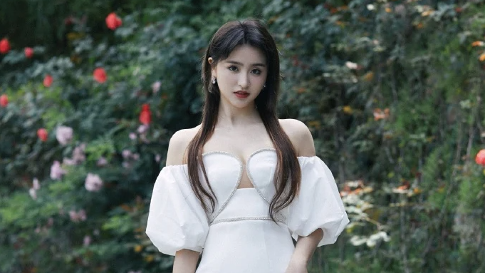  金子涵退出娱乐圈后美回来了