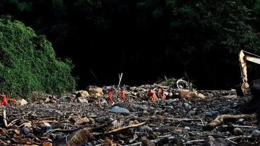  多地异常 暴雨密集“跟子弹一样”