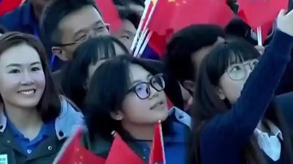 香港市民看神23发射激动到叫破喉咙