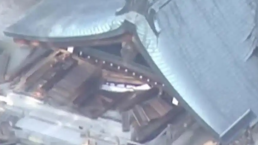 日本强震致神社完全垮塌列车脱轨