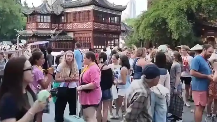 贵州避暑 上海看展 北京购物