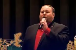   美歌手在联合国高唱《我爱你中国》 缩略图