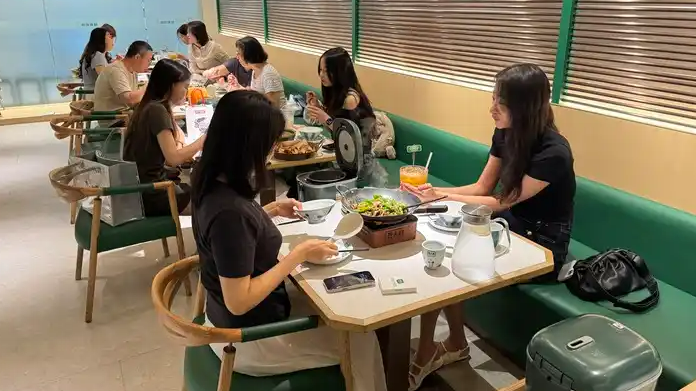  “辣椒炒肉”成老外热门打卡项