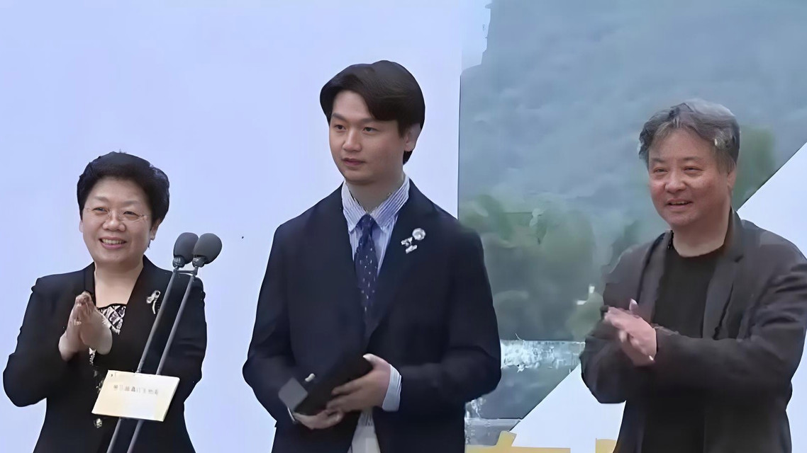  刘楚昕是谁 文学大佬们为何力挺