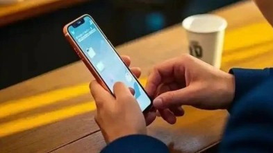  长期睡前刷短视频会让人变“笨”吗