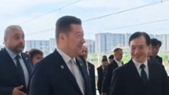  冈村富夫乘高铁抵杭感叹高铁站真大