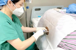   女子生产坚持不打无痛老公苦苦哀求 缩略图