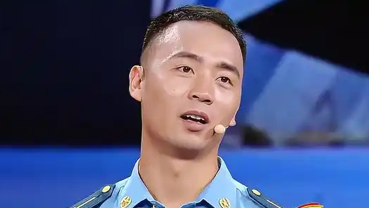  汶川地震追空投的男孩已成空降兵