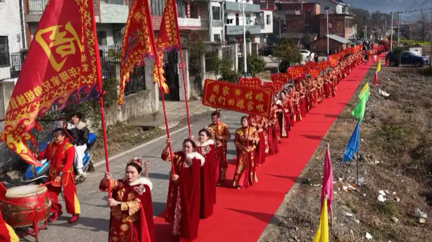  90位外嫁女集体回村过年 当事人回应