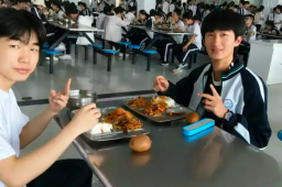   深圳一中学食堂推“985”套餐 缩略图