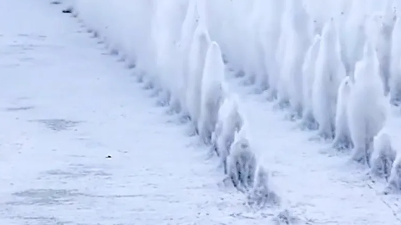  开春炸江！黑龙江数十米冰雾腾空而起