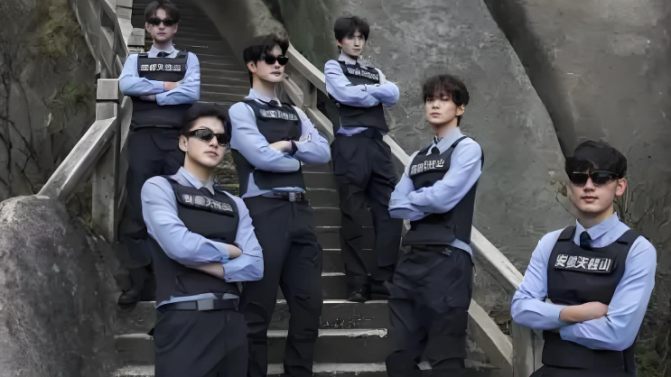 安徽天柱山“高颜值保安团” 走红