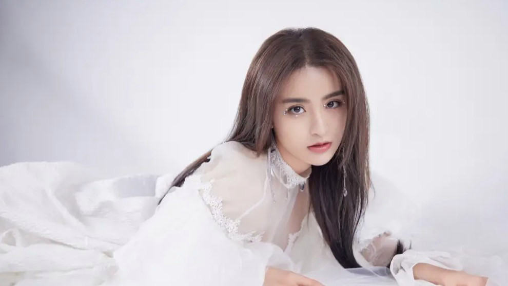  金子涵直播控诉长期遭操控